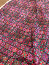 Lade das Bild in den Galerie-Viewer, Cotone disegno ornamentale fucsia: 24€/m