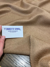 Lade das Bild in den Galerie-Viewer, Cappotto beige cammello: 70€/m