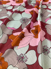 Lade das Bild in den Galerie-Viewer, Mussola di cotone floreale: €24/mtl