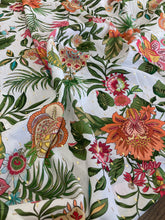 Lade das Bild in den Galerie-Viewer, Viscosa jacquard lurex con fiori: 24€/m