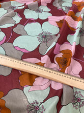 Lade das Bild in den Galerie-Viewer, Mussola di cotone floreale: €24/mtl