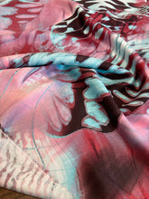 Lade das Bild in den Galerie-Viewer, Raso di viscosa farfalle: 18€/m