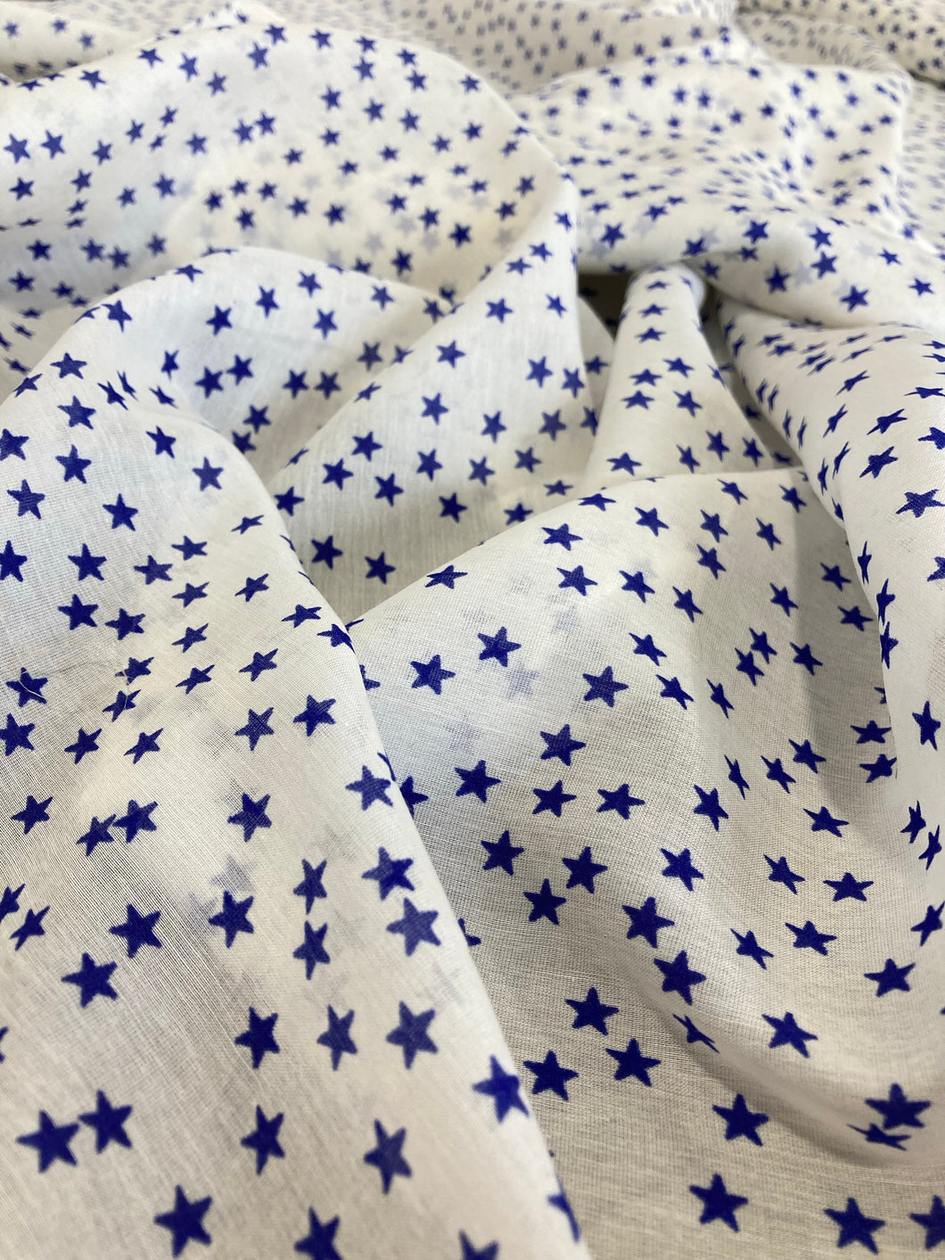 Cotone bianco con stelle blu: 15€/m