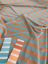 Lade das Bild in den Galerie-Viewer, Viscosa maglia lurex alle righe verde arancione: 24€/m
