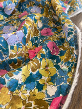 Lade das Bild in den Galerie-Viewer, Lino color turchese disegno floreale: 24€/m
