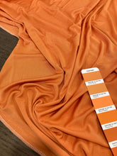 Lade das Bild in den Galerie-Viewer, Maglia di seta arancione: 38€/m
