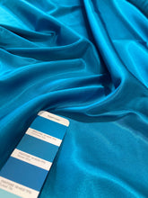 Lade das Bild in den Galerie-Viewer, Tessuto misto azzurro : 26€/m
