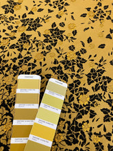 Lade das Bild in den Galerie-Viewer, Jacquard misto seta giallo nero disegno degrade: €54/mtl
