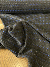 Lade das Bild in den Galerie-Viewer, Tweed chanellina nero blu con le paillettes: 38€/m
