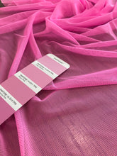 Lade das Bild in den Galerie-Viewer, Tulle elasticizzato rosa : 14€/m
