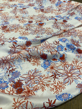 Lade das Bild in den Galerie-Viewer, Seta crepe fondo bianco fiori rosso blu: 51€/m
