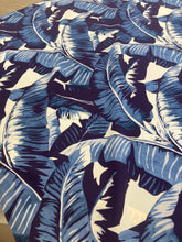 Lade das Bild in den Galerie-Viewer, Lycra foglie blu taglio unico 1.9m a 30€
